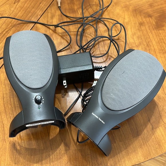 harman/kardon Computer Speakers - set of two with USB chords and plug-in - Picture 4 of 4